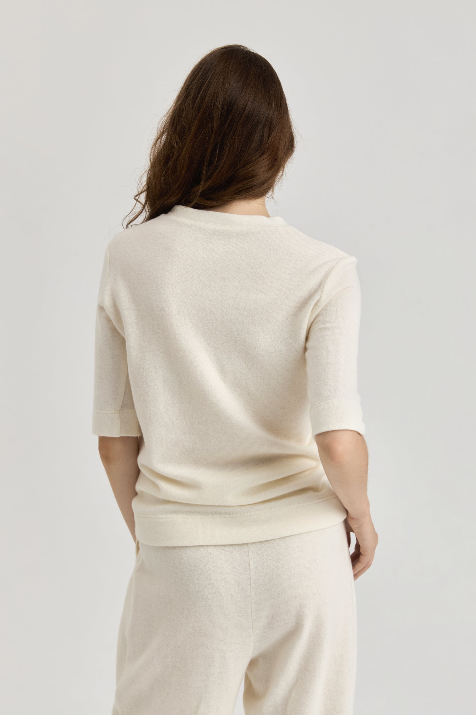 Laisvalaikio kostiumas - pieno spalvos