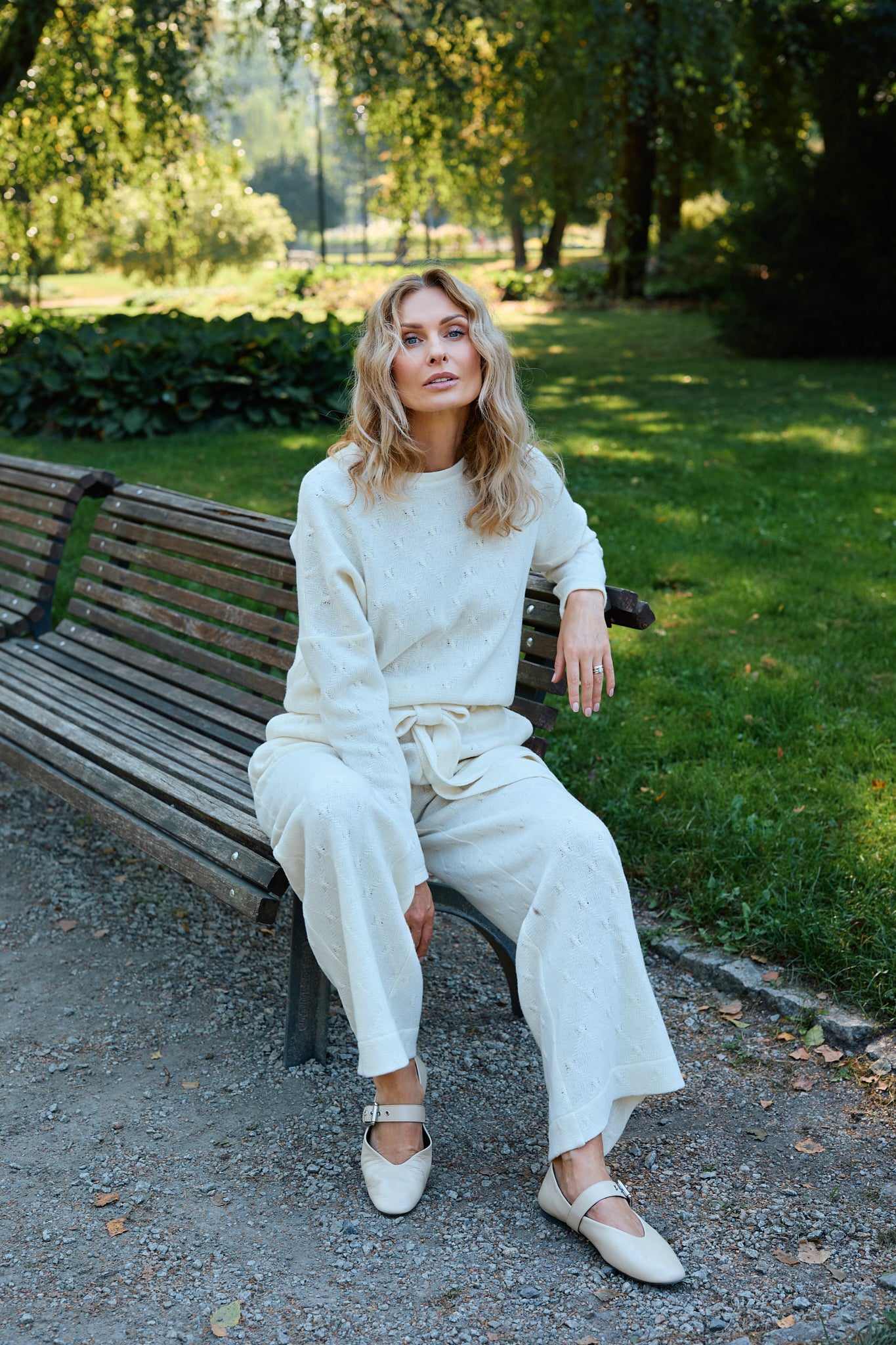 Laisvalaikio kostiumas su raštu - pieno spalvos