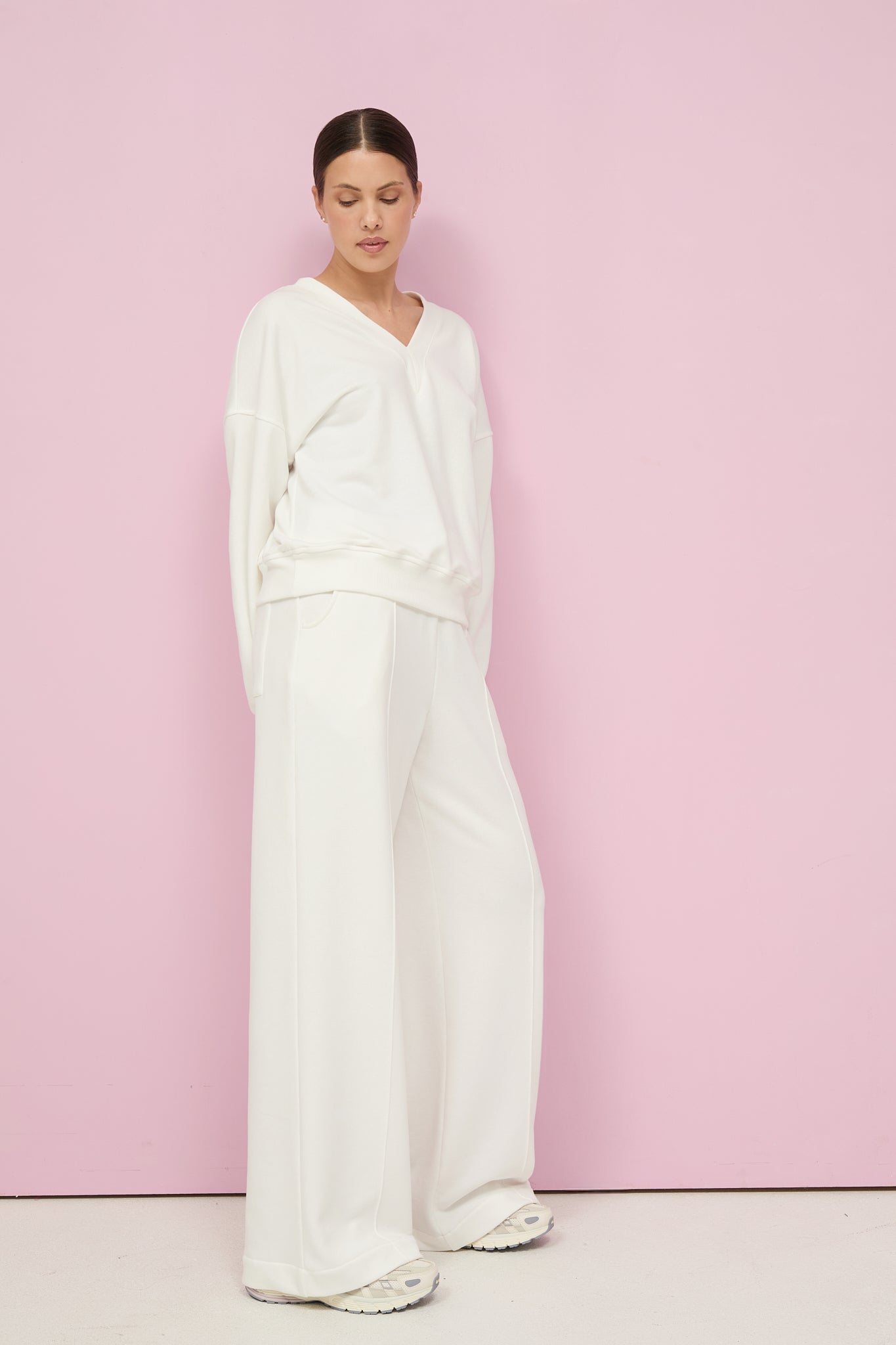 Laisvalaikio kostiumas - pieno spalvos