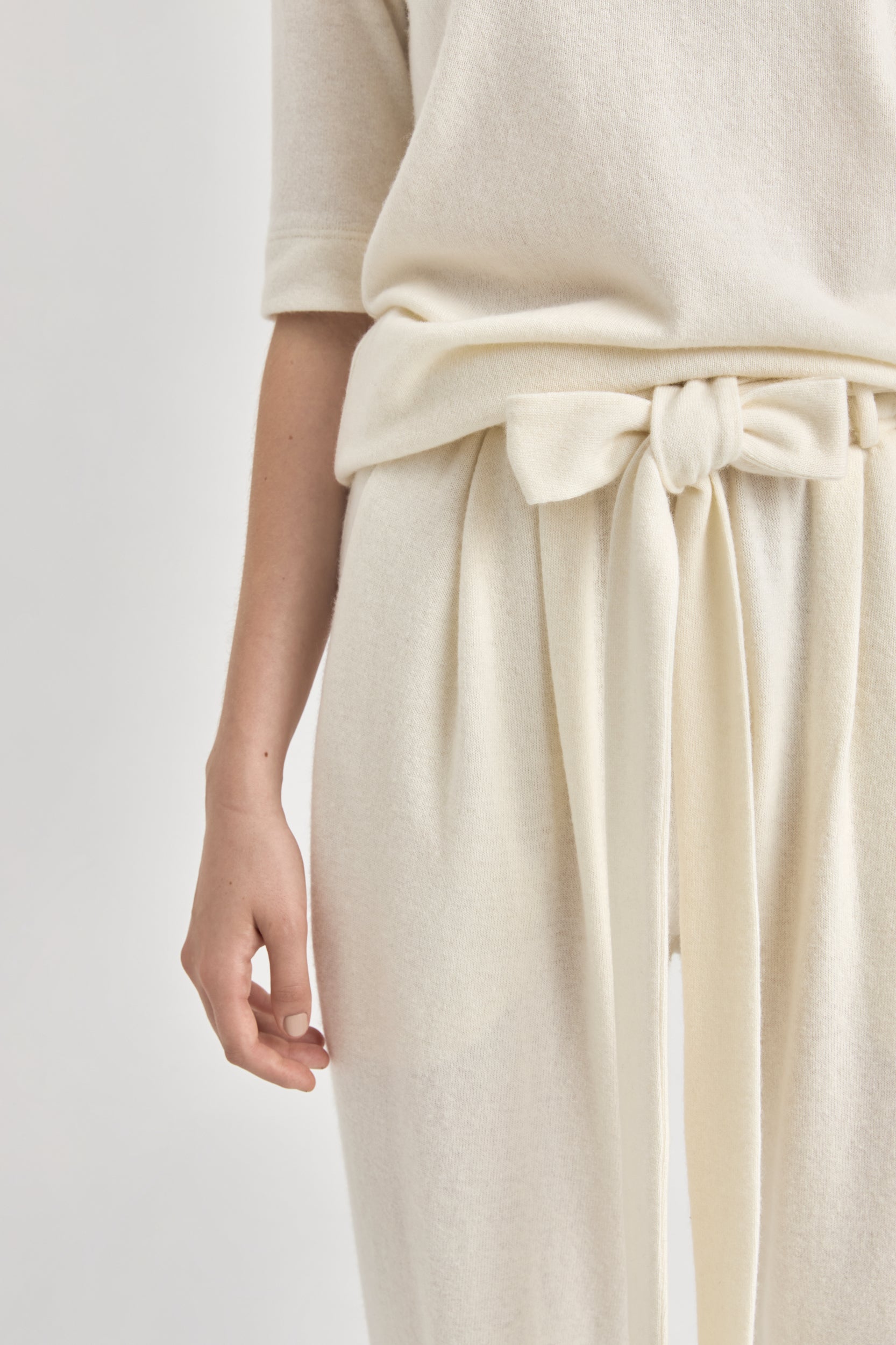 Laisvalaikio kostiumas - pieno spalvos