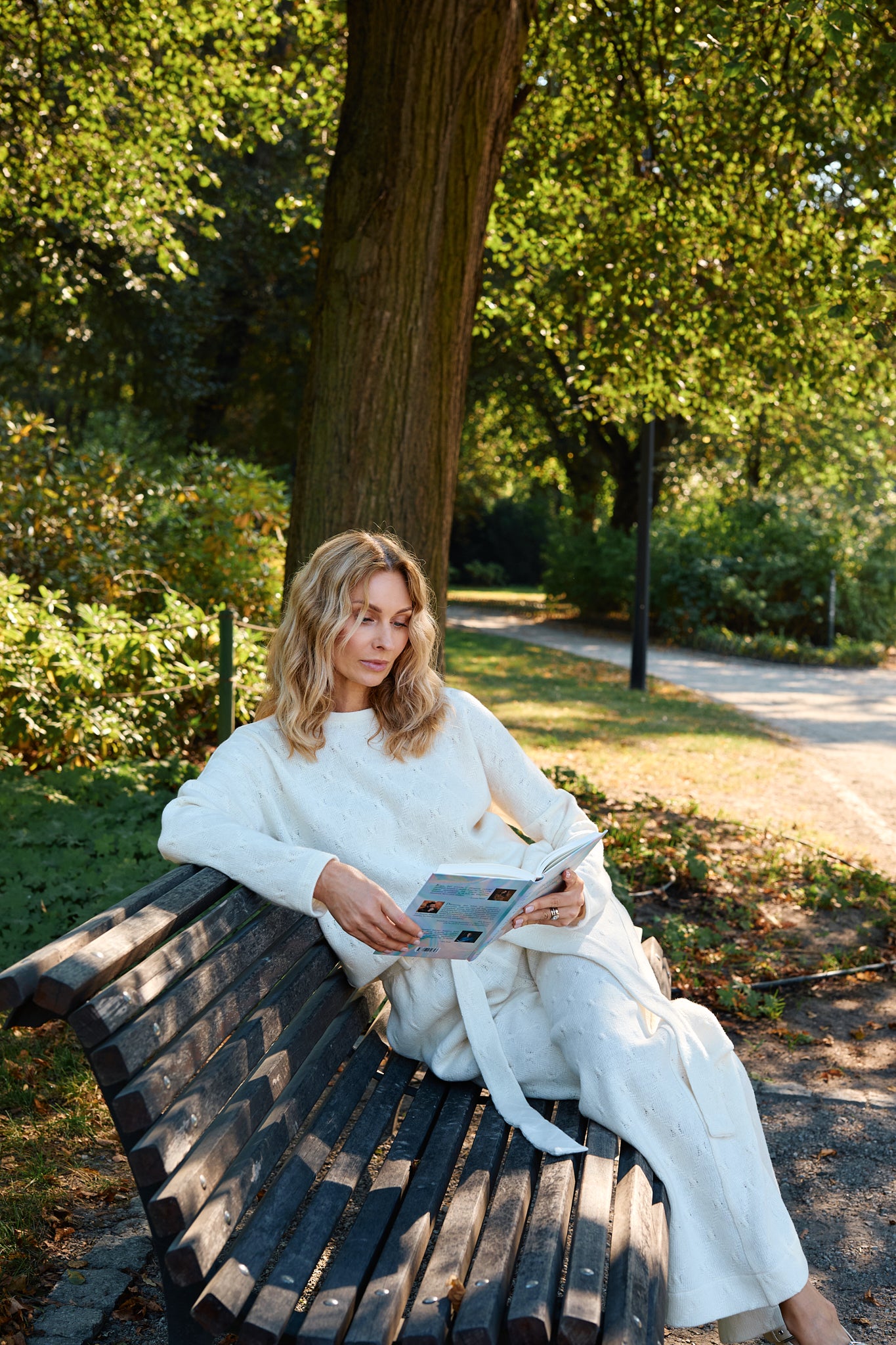 Laisvalaikio kostiumas su raštu - pieno spalvos